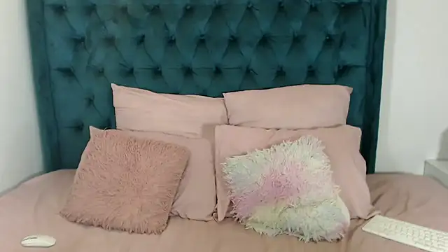 1Blackertheberry1 online show from 12.13.24