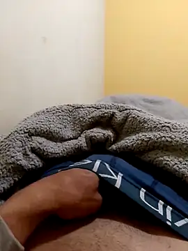 Snapshot of roimanvs2000 chatting on 10.21.25 roimanvs2000 online show from 10.21.25