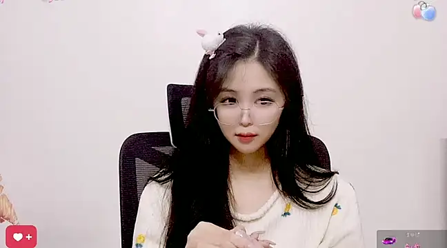 Snapshot of ---MIA--- chatting on 03.07.25 ---MIA--- online show from 03.07.25
