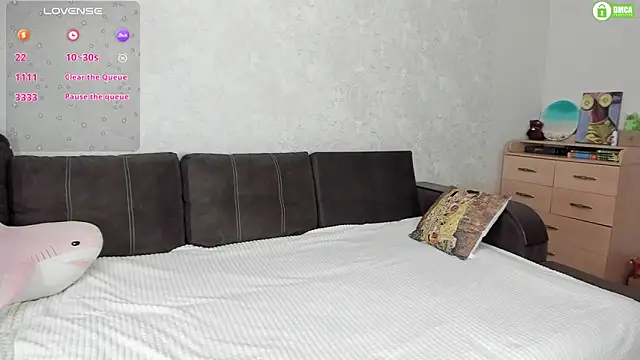 pretty yong cat online show from 12.14.24