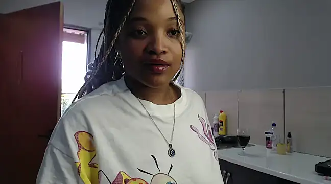 Snapshot of CREAMYCUPCAKExxx chatting on 12.16.24 CREAMYCUPCAKExxx online show from 12.16.24