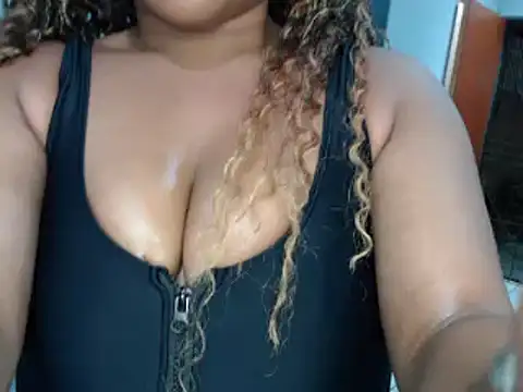 Snapshot of CREAMYCUPCAKExxx chatting on 01.25.25 CREAMYCUPCAKExxx online show from 01.25.25