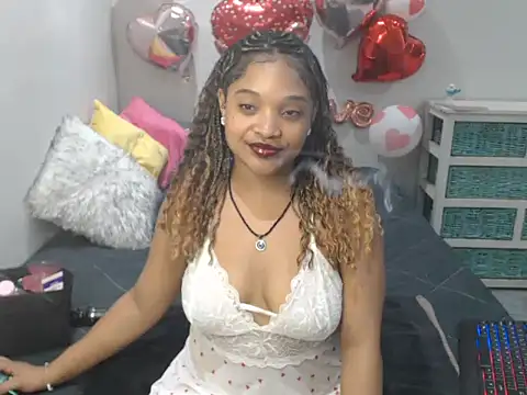 Snapshot of CREAMYCUPCAKExxx chatting on 02.12.25 CREAMYCUPCAKExxx online show from 02.12.25