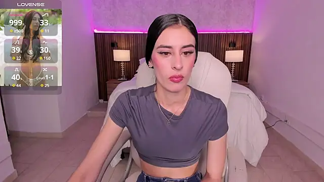 Snapshot of karlaa_james chatting on 06.17.26 karlaa james online show from 06.17.26
