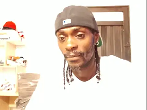 Snapshot of phillip-hot chatting on 01.04.25 phillip-hot online show from 01.04.25