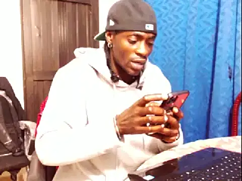 Snapshot of phillip-hot chatting on 01.20.25 phillip-hot online show from 01.20.25