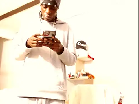 Snapshot of phillip-hot chatting on 02.23.25 phillip-hot online show from 02.23.25