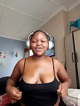 Snapshot of Sexymamibo chatting on 03.18.25 Sexymamibo online show from 03.18.25