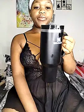 Snapshot of Sexymamibo chatting on 10.21.25 Sexymamibo online show from 10.21.25