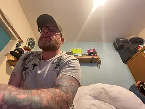 Snapshot of Tattooednakedguy chatting on 04.04.26 Tattooednakedguy online show from 04.04.26