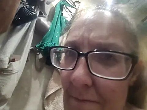 ILUV2TUCHMYKITTY online show from 09.11.25