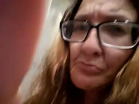 ILUV2TUCHMYKITTY online show from 09.15.25