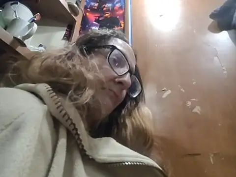 ILUV2TUCHMYKITTY online show from 11.17.25