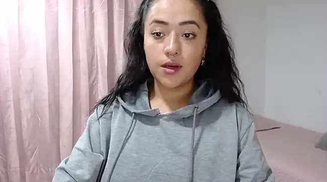 jjulietha95 online show from 02.14.25