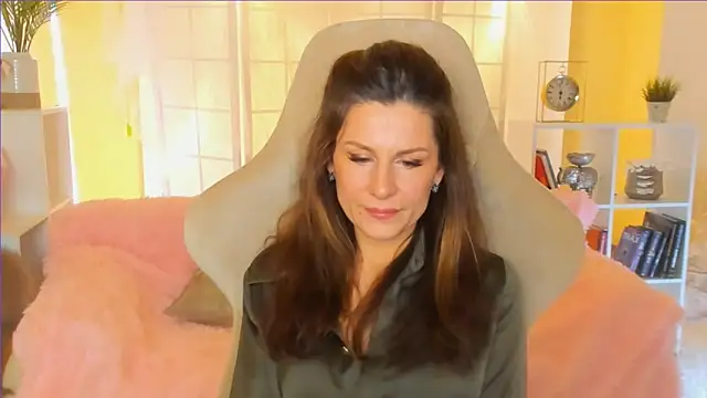 Snapshot of April_o_Nill chatting on 01.16.25 April o Nill online show from 01.16.25