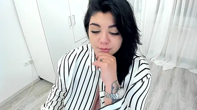 Snapshot of SpiceCarla chatting on 01.10.25 SpiceCarla online show from 01.10.25