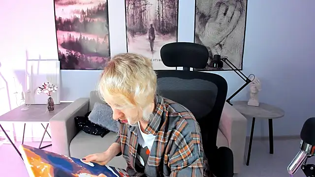 LylithSkye online show from 01.08.25