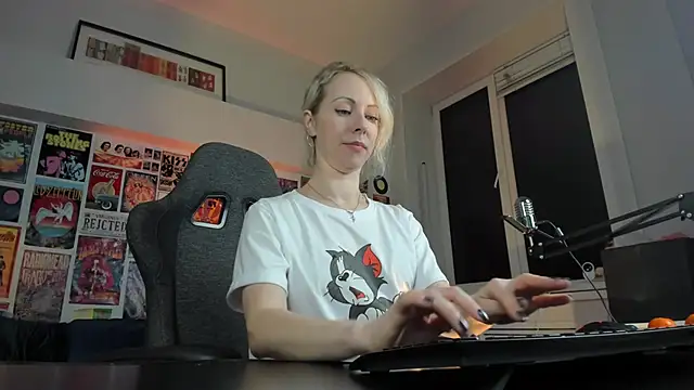 LylithSkye online show from 01.09.25