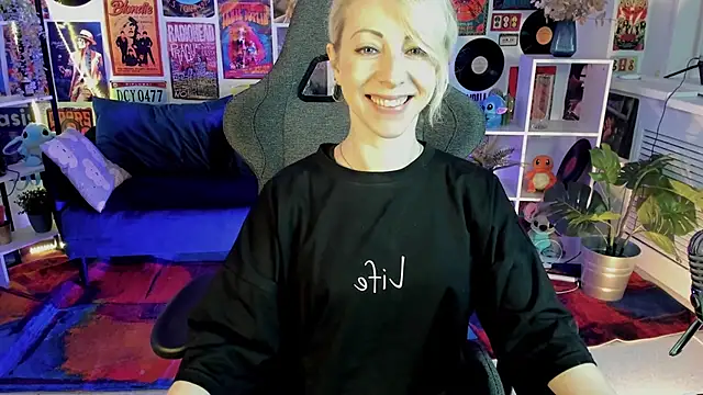 LylithSkye online show from 01.15.25