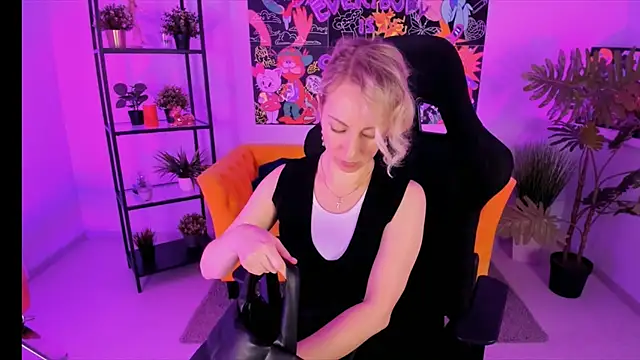 LylithSkye online show from 01.22.25