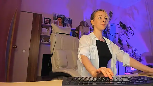 LylithSkye online show from 04.03.26