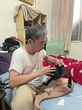 Snapshot of YuHsuant chatting on 03.12.25 YuHsuant online show from 03.12.25