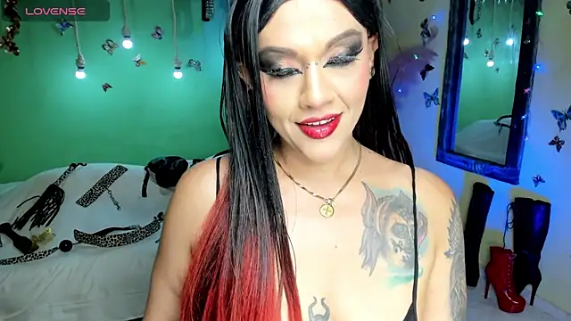 Snapshot of angelina_james_ chatting on 05.09.26 angelina james online show from 05.09.26
