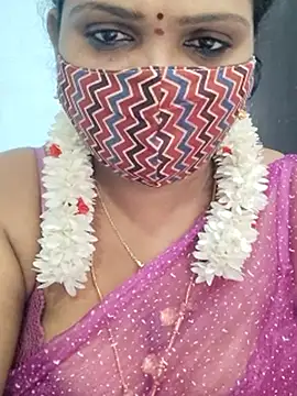 Snapshot of malliga98 chatting on 12.18.25 malliga98 online show from 12.18.25