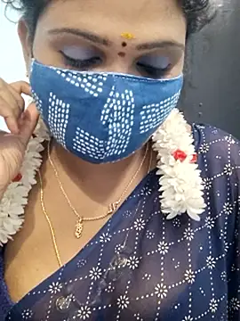 Snapshot of malliga98 chatting on 12.18.25 malliga98 online show from 12.18.25