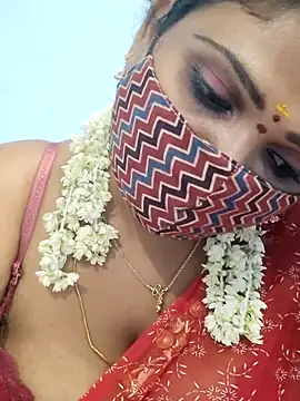 Snapshot of malliga98 chatting on 12.19.25 malliga98 online show from 12.19.25