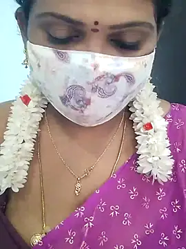 Snapshot of malliga98 chatting on 12.21.25 malliga98 online show from 12.21.25