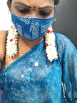 Snapshot of malliga98 chatting on 12.21.25 malliga98 online show from 12.21.25