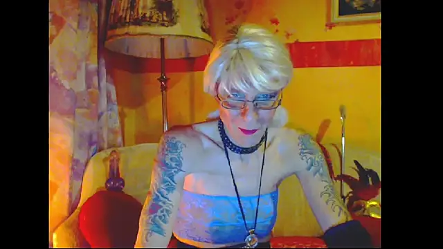 Snapshot of cuxladyboy chatting on 12.13.24 cuxladyboy online show from 12.13.24