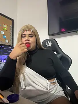 Snapshot of Tom_Silver__ chatting on 10.03.25 Tom Silver online show from 10.03.25