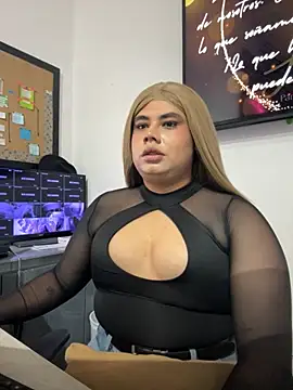 Snapshot of Tom_Silver__ chatting on 10.18.25 Tom Silver online show from 10.18.25