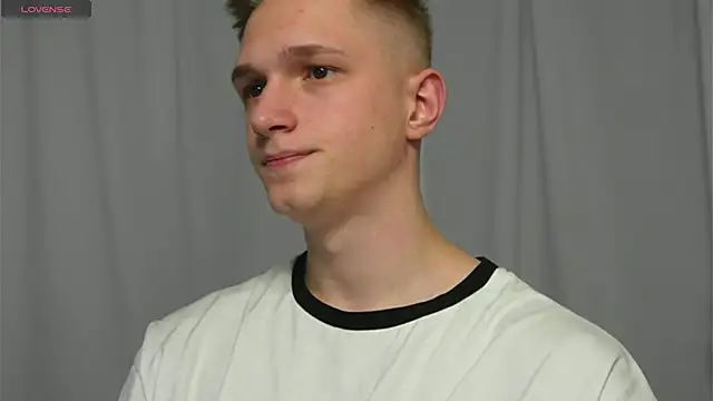 Snapshot of dustyn_fox chatting on 01.12.25 dustyn fox online show from 01.12.25