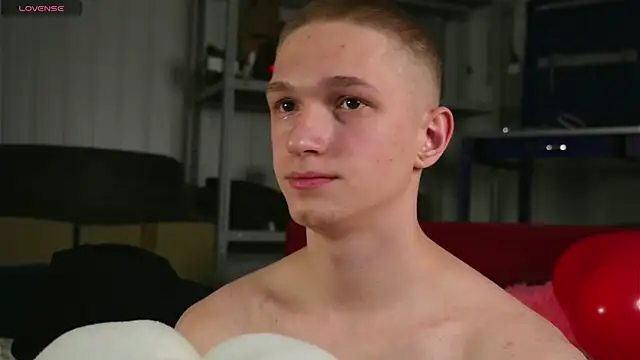 Snapshot of dustyn_fox chatting on 02.12.25 dustyn fox online show from 02.12.25