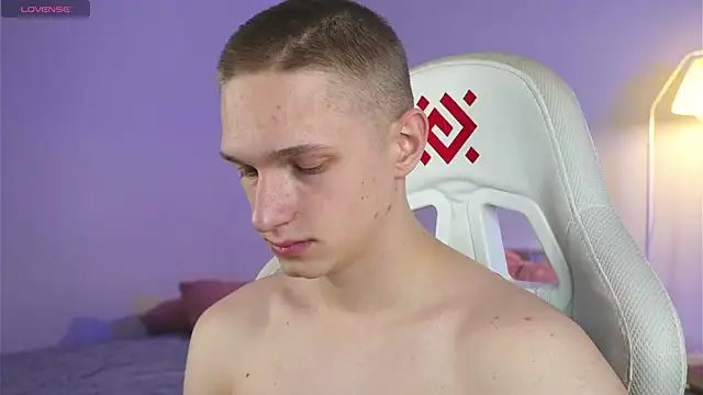 Snapshot of dustyn_fox chatting on 02.20.25 dustyn fox online show from 02.20.25