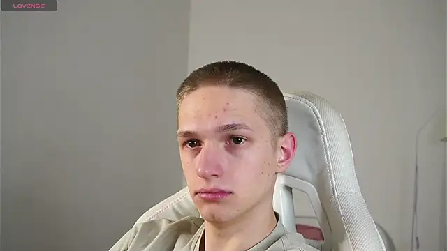 Snapshot of dustyn_fox chatting on 02.28.25 dustyn fox online show from 02.28.25