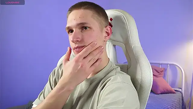 Snapshot of dustyn_fox chatting on 03.02.25 dustyn fox online show from 03.02.25