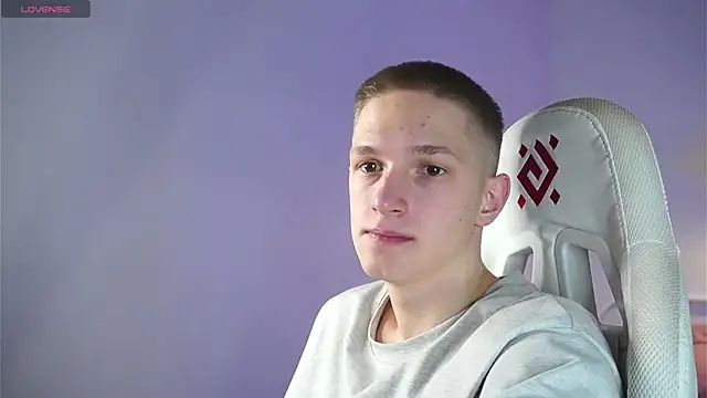 Snapshot of dustyn_fox chatting on 03.10.25 dustyn fox online show from 03.10.25