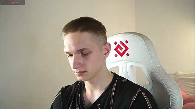 Snapshot of dustyn_fox chatting on 03.17.25 dustyn fox online show from 03.17.25