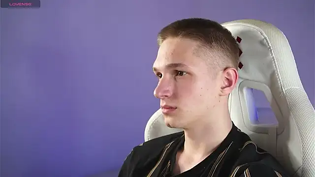 Snapshot of dustyn_fox chatting on 03.18.25 dustyn fox online show from 03.18.25