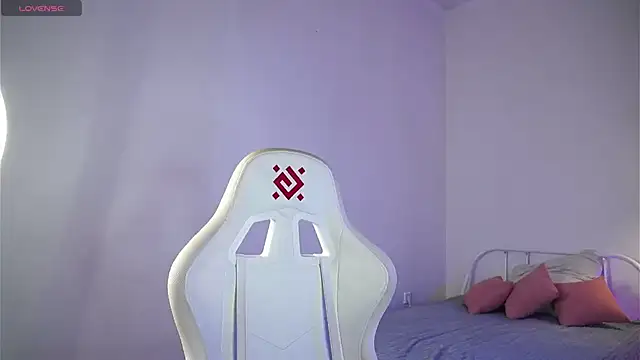 Snapshot of dustyn_fox chatting on 03.19.25 dustyn fox online show from 03.19.25