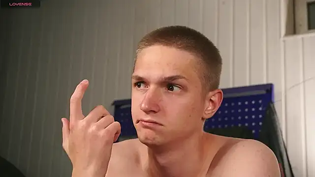 Snapshot of dustyn_fox chatting on 09.18.25 dustyn fox online show from 09.18.25