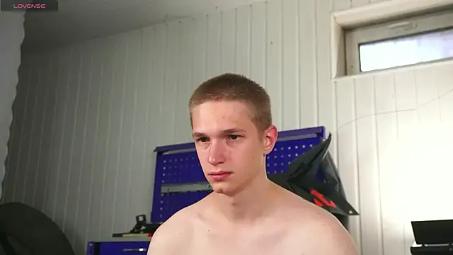 Snapshot of dustyn_fox chatting on 09.27.25 dustyn fox online show from 09.27.25