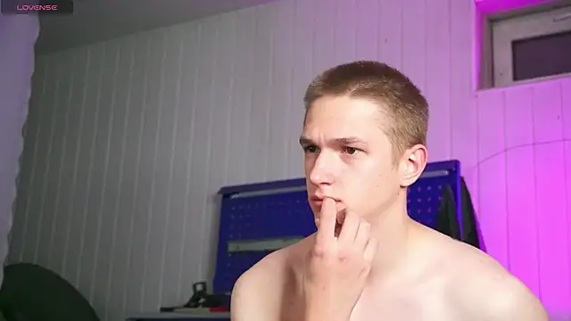 Snapshot of dustyn_fox chatting on 10.02.25 dustyn fox online show from 10.02.25