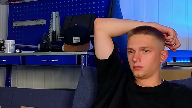 Snapshot of dustyn_fox chatting on 10.10.25 dustyn fox online show from 10.10.25