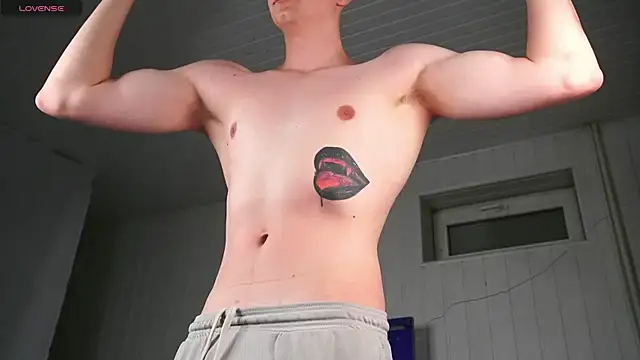 Snapshot of dustyn_fox chatting on 11.22.25 dustyn fox online show from 11.22.25