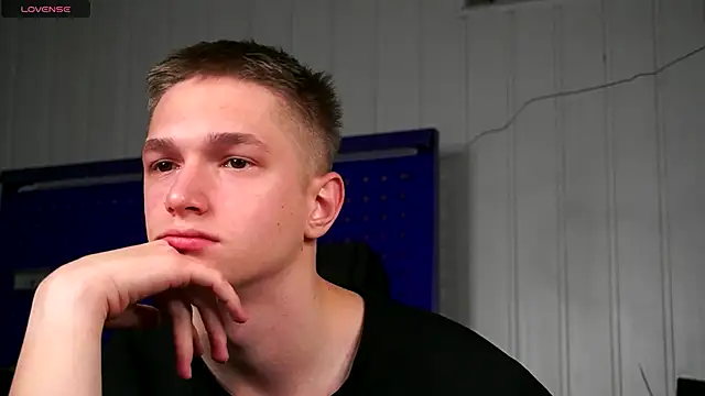 Snapshot of dustyn_fox chatting on 11.27.25 dustyn fox online show from 11.27.25